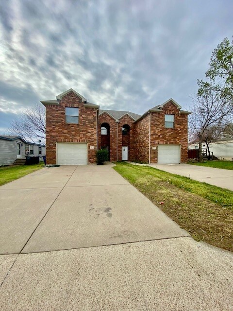 Primary Photo - 267 Castleridge Dr