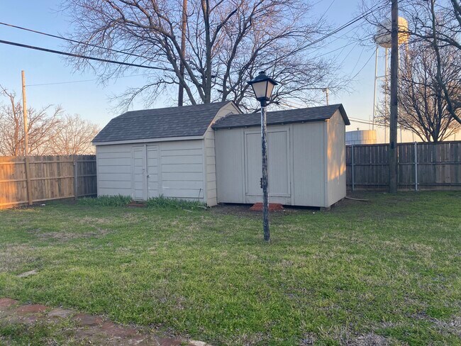 Building Photo - 201 Brook Cir