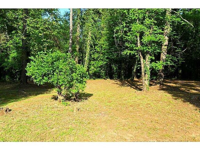 Building Photo - Newly Renovated Stunning House for Rent 4 BR /2.5 BA Hidden Hills Subdivision in Stone Mountain