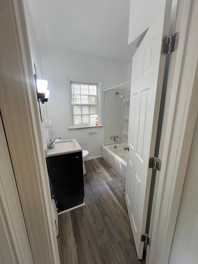 Building Photo - 210 N Lincoln Ave