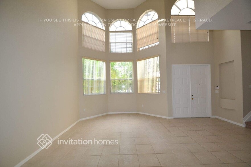 Building Photo - 2048 SW 176th Terrace