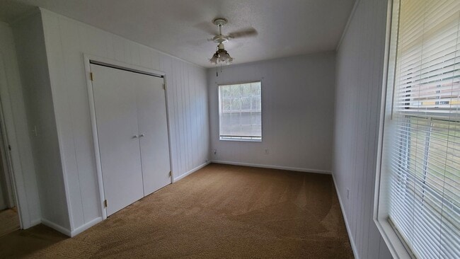 Building Photo - Welcome to this charming 3-bedroom, 1.5-ba...