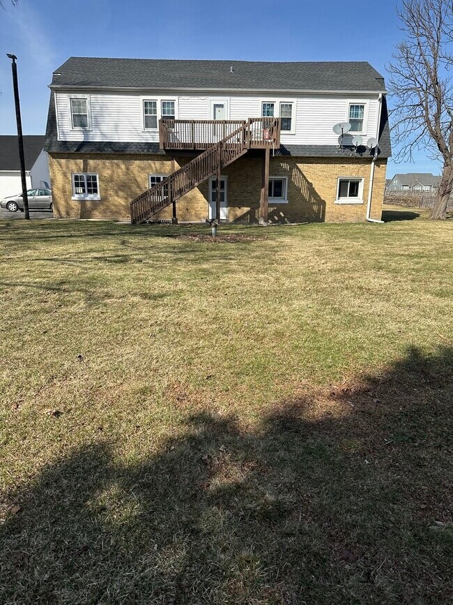 Building Photo - 16664 Aptakisic Rd