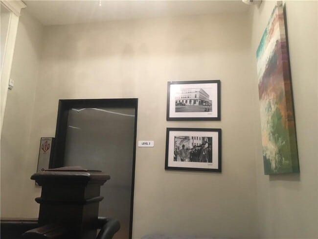 Building Photo - 100 N Royal St