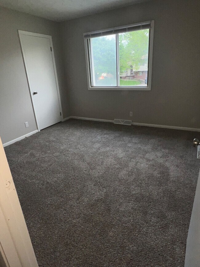 Building Photo - 11226 Roxbury Dr