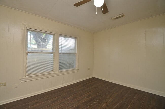 Building Photo - 1600 5th St