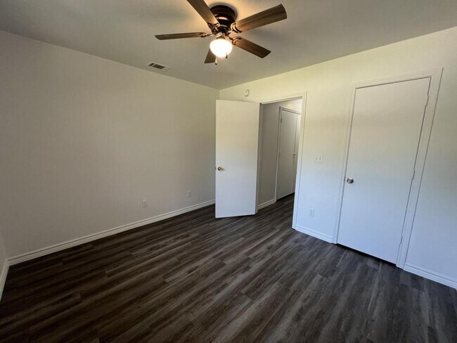 Building Photo - 205 Jason Dr