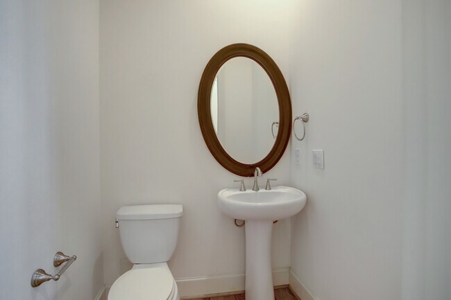 Building Photo - 1415 Oakdale St