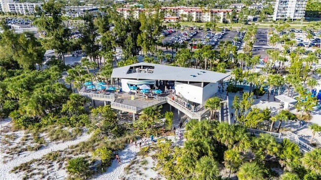 Building Photo - 2335 Oak Terrace