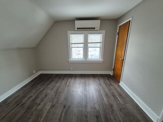 Building Photo - 512 S Washington St