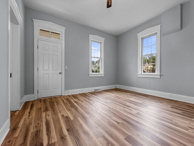 Building Photo - 306 Walnut St