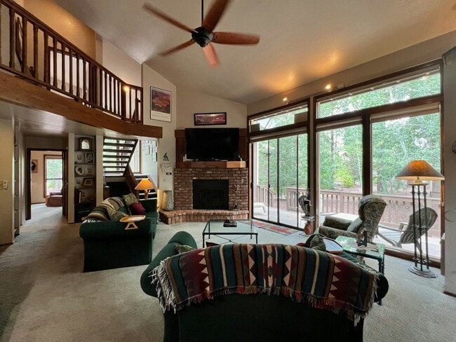 Building Photo - 2702 Juniper Cir