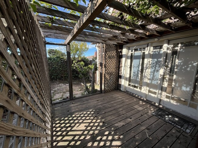 Building Photo - 1551 San Lucas St