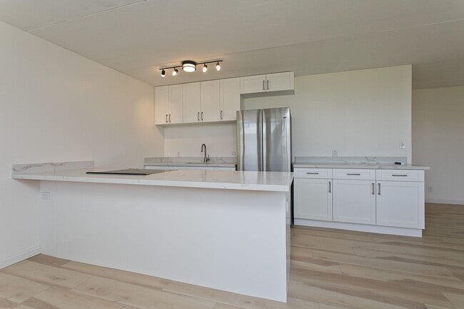 Building Photo - Nahoa Apartments 2 bedroom, 1 bathroom, 1 ...