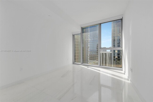 Building Photo - 300 Biscayne Blvd Way