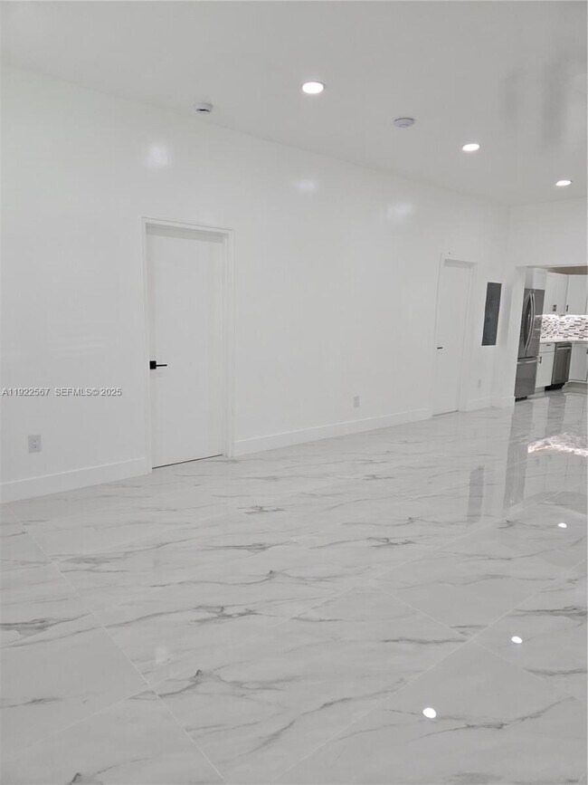 Building Photo - 987 NE 145th St