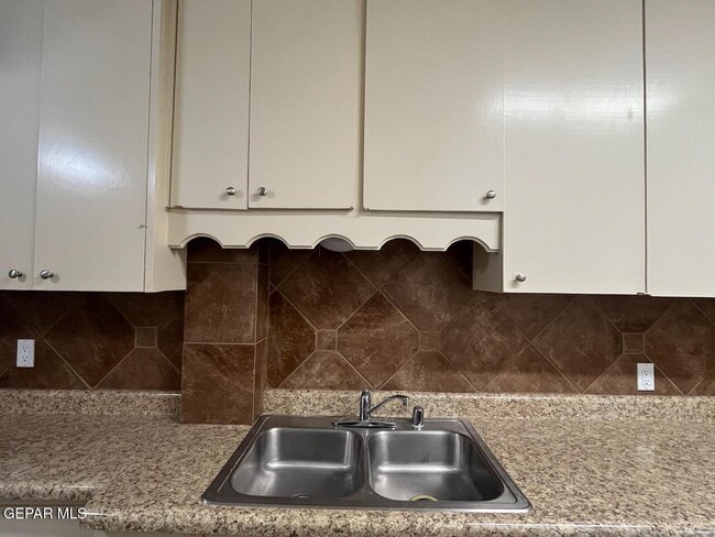 Building Photo - 1203 Madeline Dr