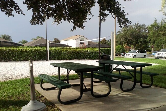 Building Photo - 2307 Butterfly Palm Way