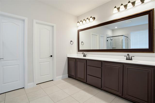 Building Photo - 812 Woodview Ct