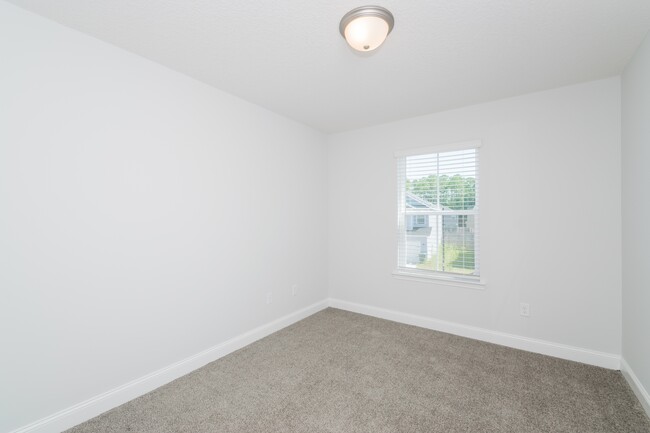 Building Photo - 113 Chaffseed Cir