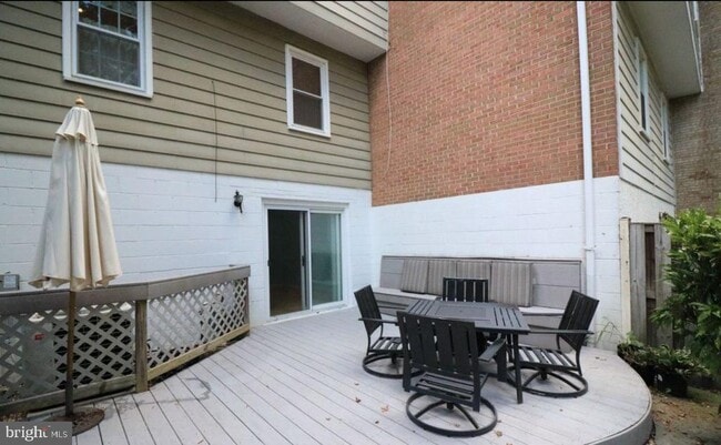 Building Photo - 553 Monet Dr