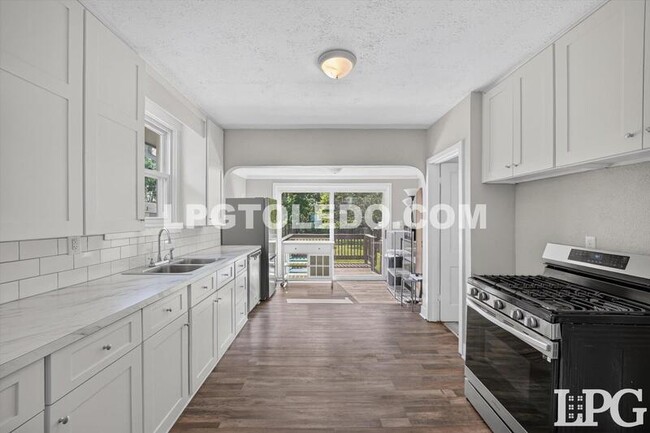 Building Photo - 544 Woodsdale Ave