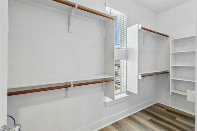 Building Photo - 7205 Bassett Ct