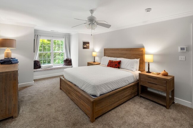 Building Photo - Spacious 6-Bedroom Furnished Home Near Ash...