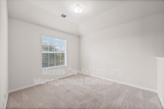 Building Photo - 336 Celery Loop