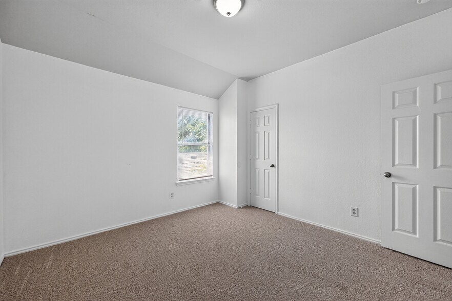 Building Photo - 1009 Youkum Ct