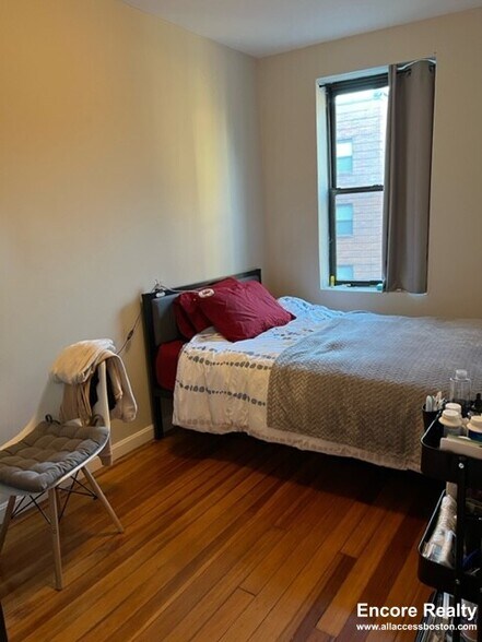 Building Photo - 220 Hanover St