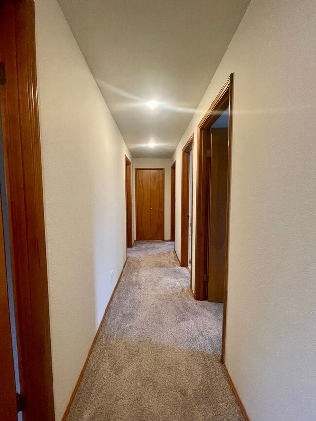 Building Photo - 4 bedroom, 2.5 Bath House in Mukilteo, $3995 per month