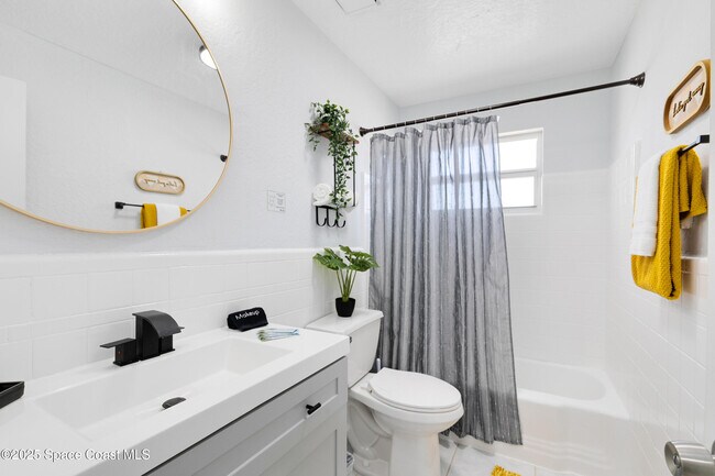 Building Photo - 1029 Park Dr