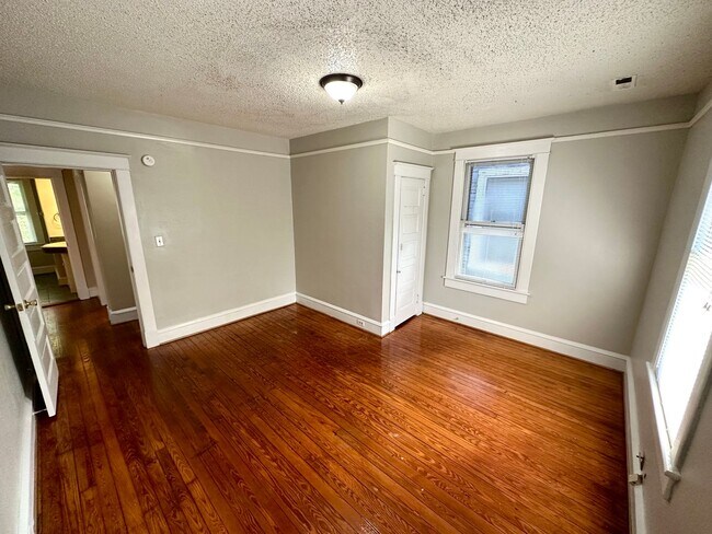 Building Photo - 321 50th St