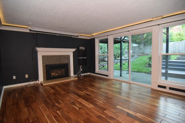 Building Photo - 17927 Ridge Lake Dr