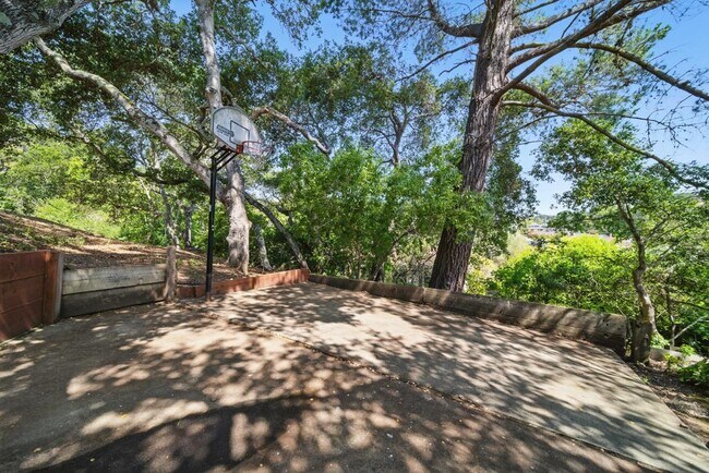 Building Photo - 1406 Cedarwood Dr