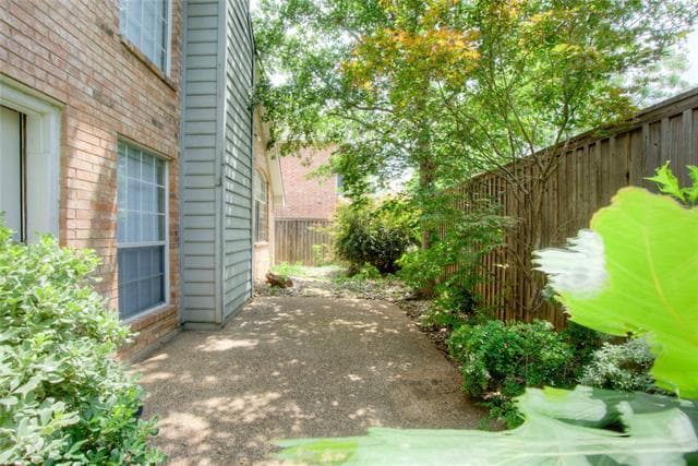 Building Photo - 14584 Whitman Ct