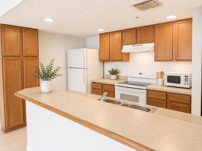 Building Photo - 9905 Westwood Dr
