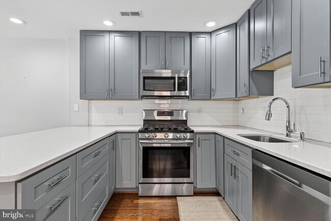 Building Photo - 124 Baggett Pl