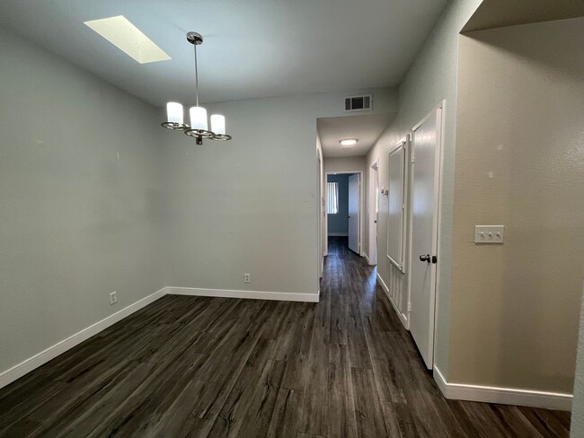 Interior Photo - 711 N. Sweetzer Ave
