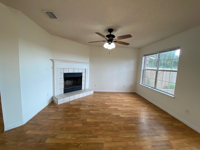 Building Photo - 120 Vivian Loop