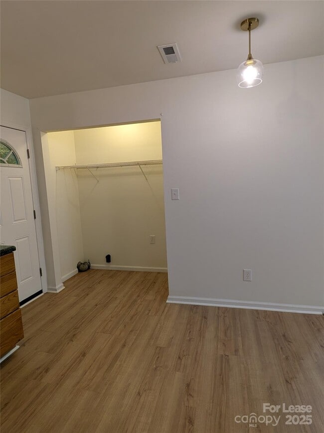 Building Photo - 5589 Wrenn Dr