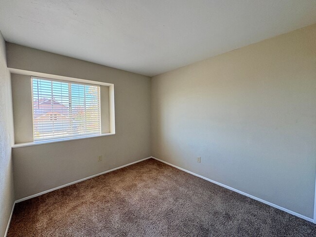 Building Photo - 4 Bedroom House Corner Lot