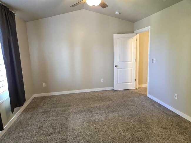Building Photo - 528 Fox Chase Dr