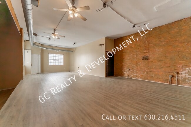 Building Photo - 3328 W Chicago Ave