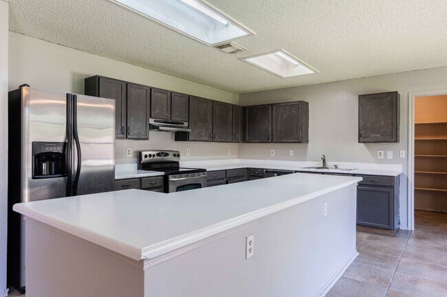 Building Photo - 8423 Parry Path