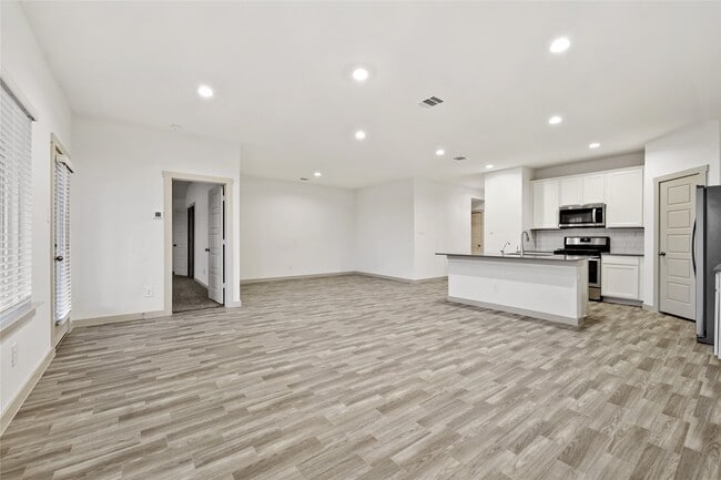 Building Photo - 714 Boer Plns Dr