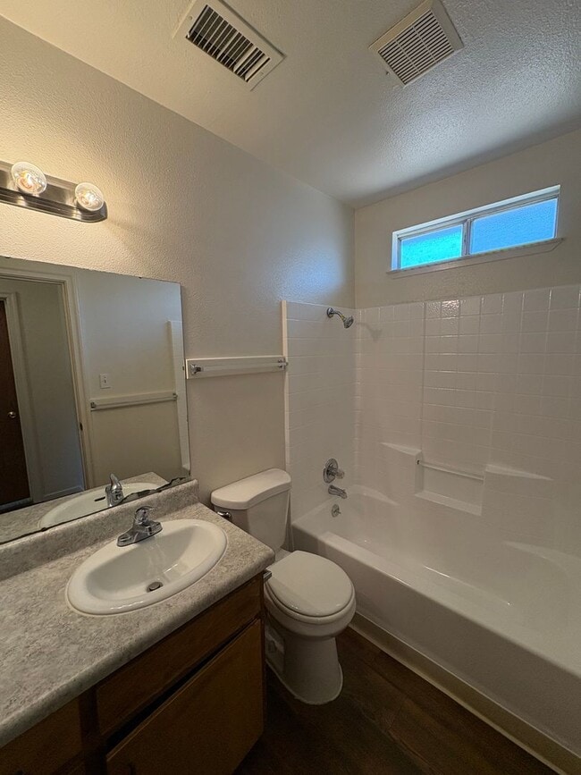 Building Photo - NW Visalia corner lot home available now!