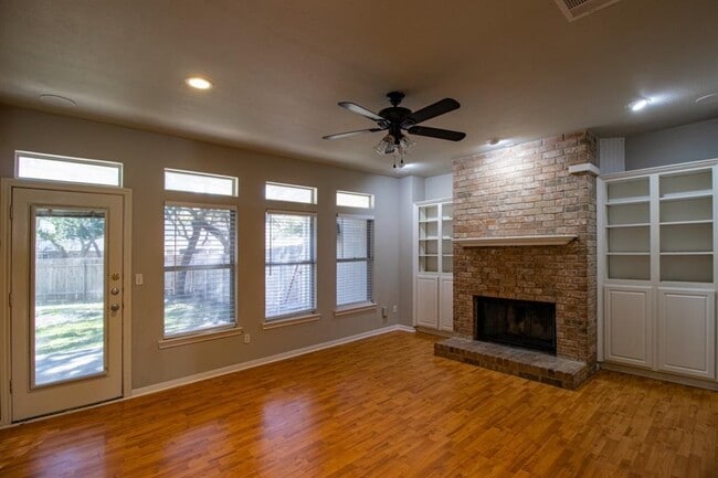 Building Photo - 504 Oakwood Blvd