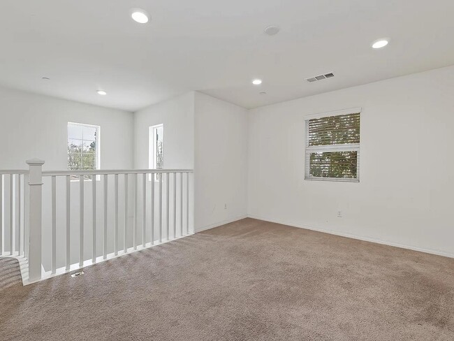 Building Photo - 15634 Clove Pl
